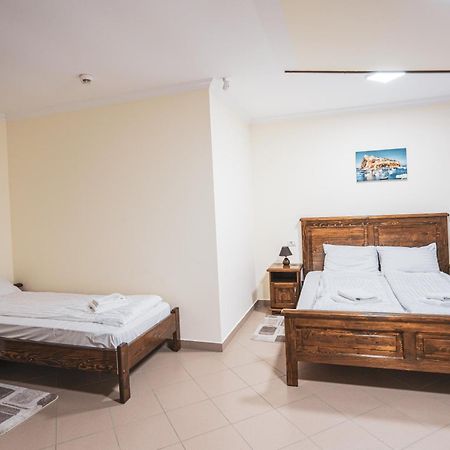 Hotel Rabbit Bran Moieciu de Jos Exterior photo